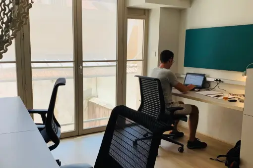 En face de la piscine.png